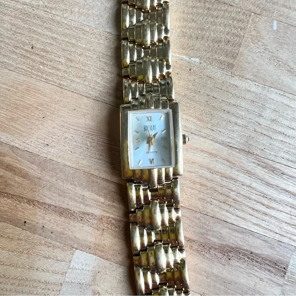 Bill Blass ladies rectangular gold tone Art Deco style dress Watch NEW BATTERY